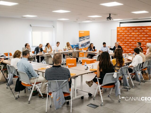 Los Desayunos Canal CEO reflexionan sobre los retos del retail en la plataforma NACEX de Coslada